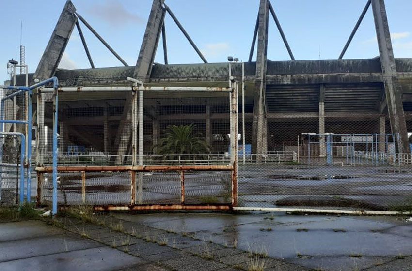 Club marplatense dona 500 litros de pintura para mejorar el abandonado Minella
