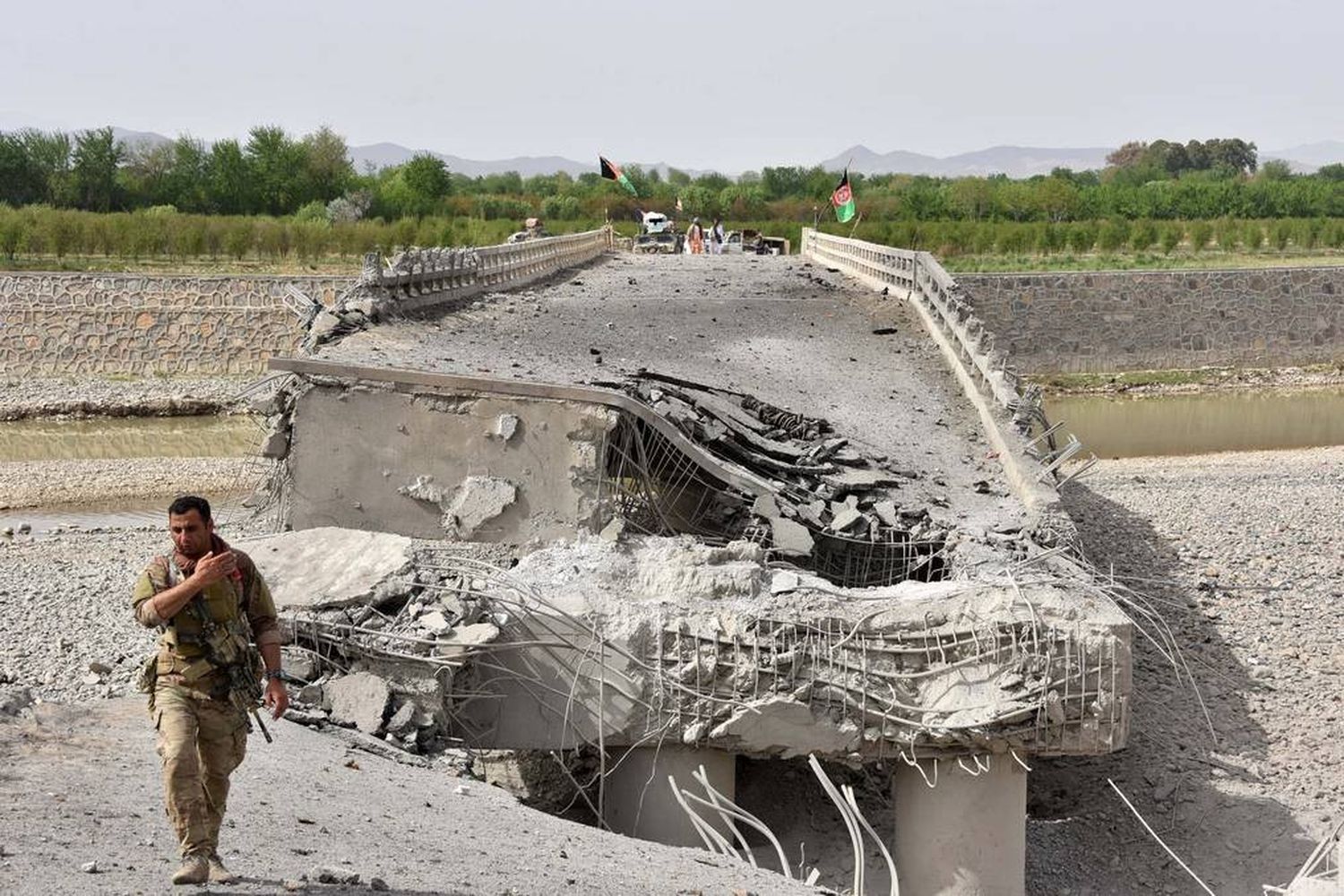 Talibanes atacaron el aeropuerto de Kandahar la segunda ciudad más grande de Afganistán