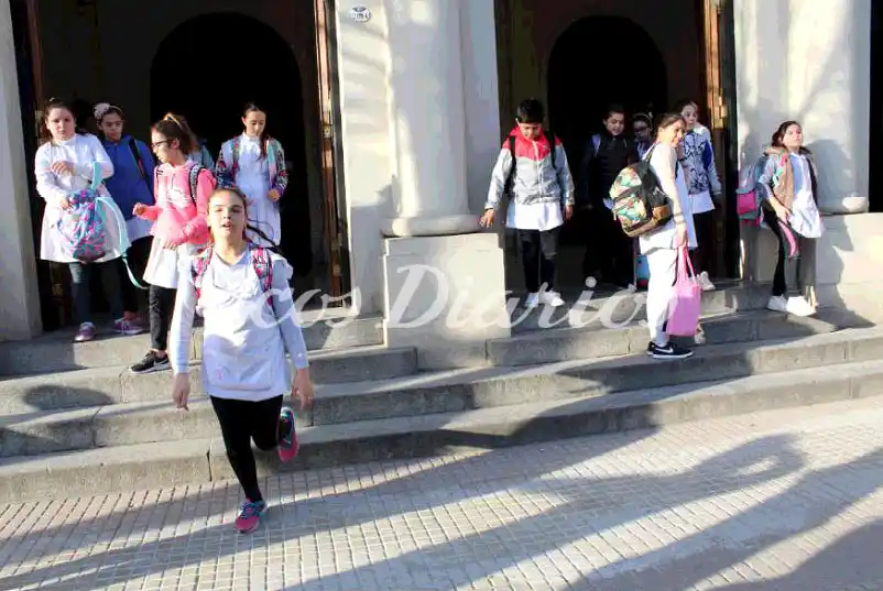 Cientos de  alumnos  sin clases