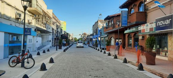 Abrieron la peatonal al tránsito vehicular