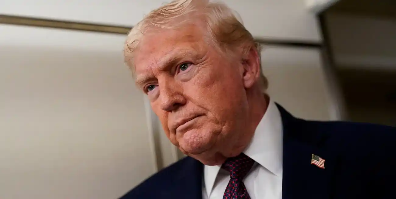 El anuncio sucede en un momento de alta tensión diplomática, donde la Casa Blanca ha amenazado también con otras posibles opciones si la situación en Irán continúa escalando. REUTERS/Nathan Howard