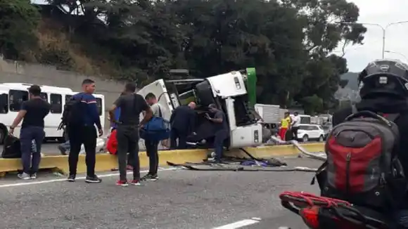 ¡PIDEN RESPUESTAS A LAS AUTORIDADES! Accidente en Tazón deja 21 heridos