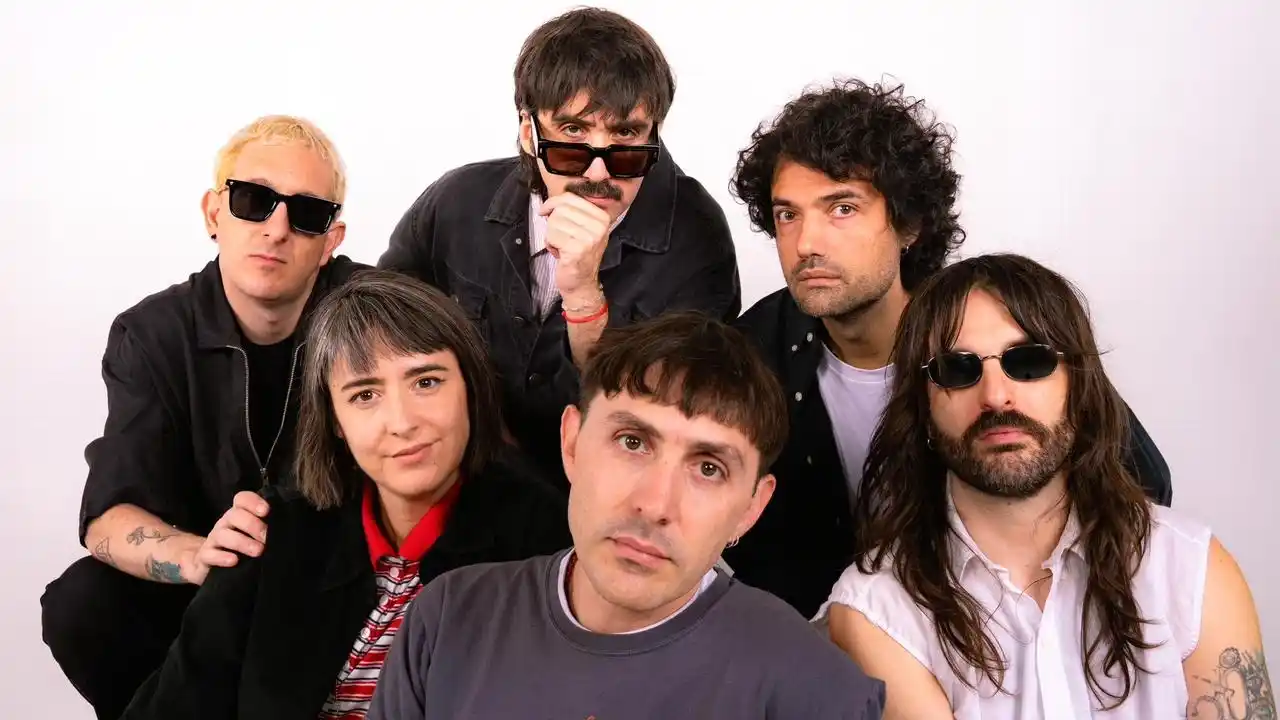 Mi Amigo Invencible  festeja San Valentín frente al mar