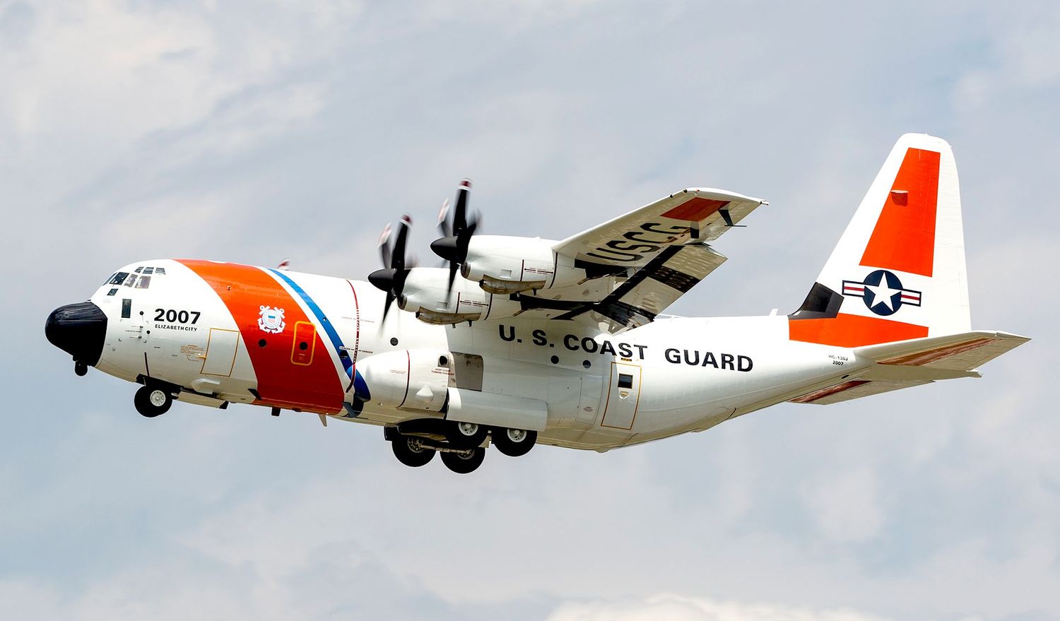 Los HC-130J Super Hercules de la Guardia Costera de EE.UU. superan las 100.000 horas de vuelo
