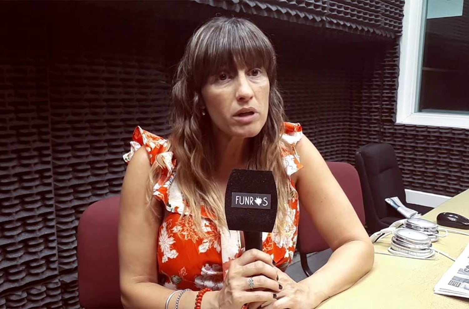 Carolina Coscarelli, periodista y vecina del Hipódromo: «Mi hija de 18 meses se despertó con el boliche en la habitación»