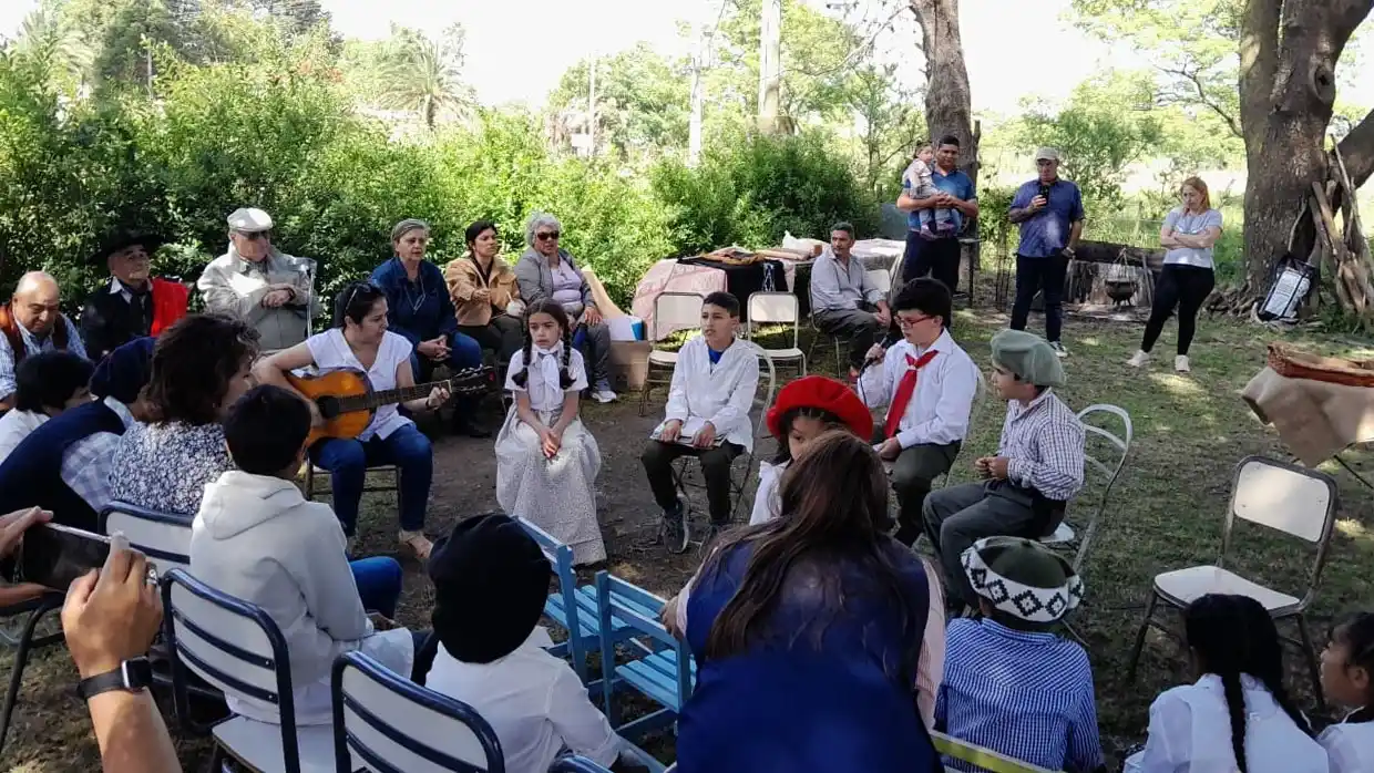 Escuelas rurales celebraron el Día de la Tradición con una muestra conjunta en la Escuela 36 Juan Francisco Seguí