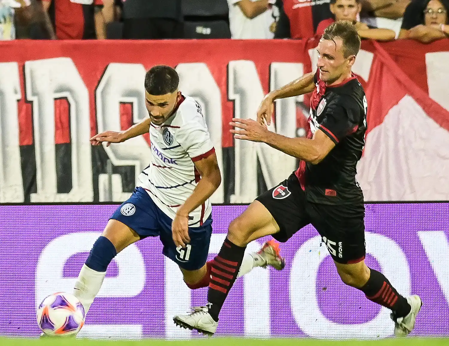 San Lorenzo tropezó en Rosario y ya no es líder