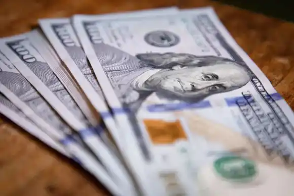 Fuerte caída del dólar: perforó el piso de los $1.200