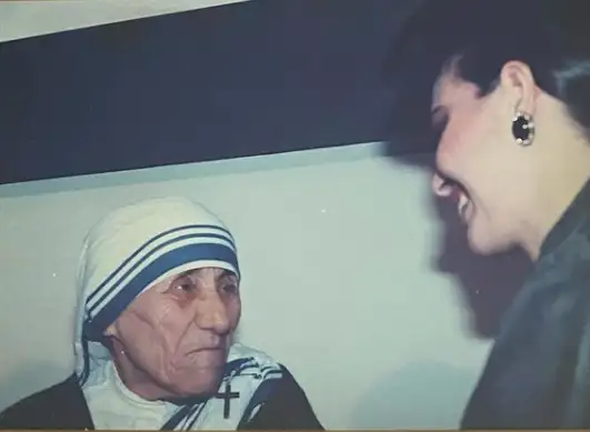 Uno de los privilegios que le dio el Miss Universo a Bárbara Palacios fue conocer a la Madre Teresa. Foto: Instagram