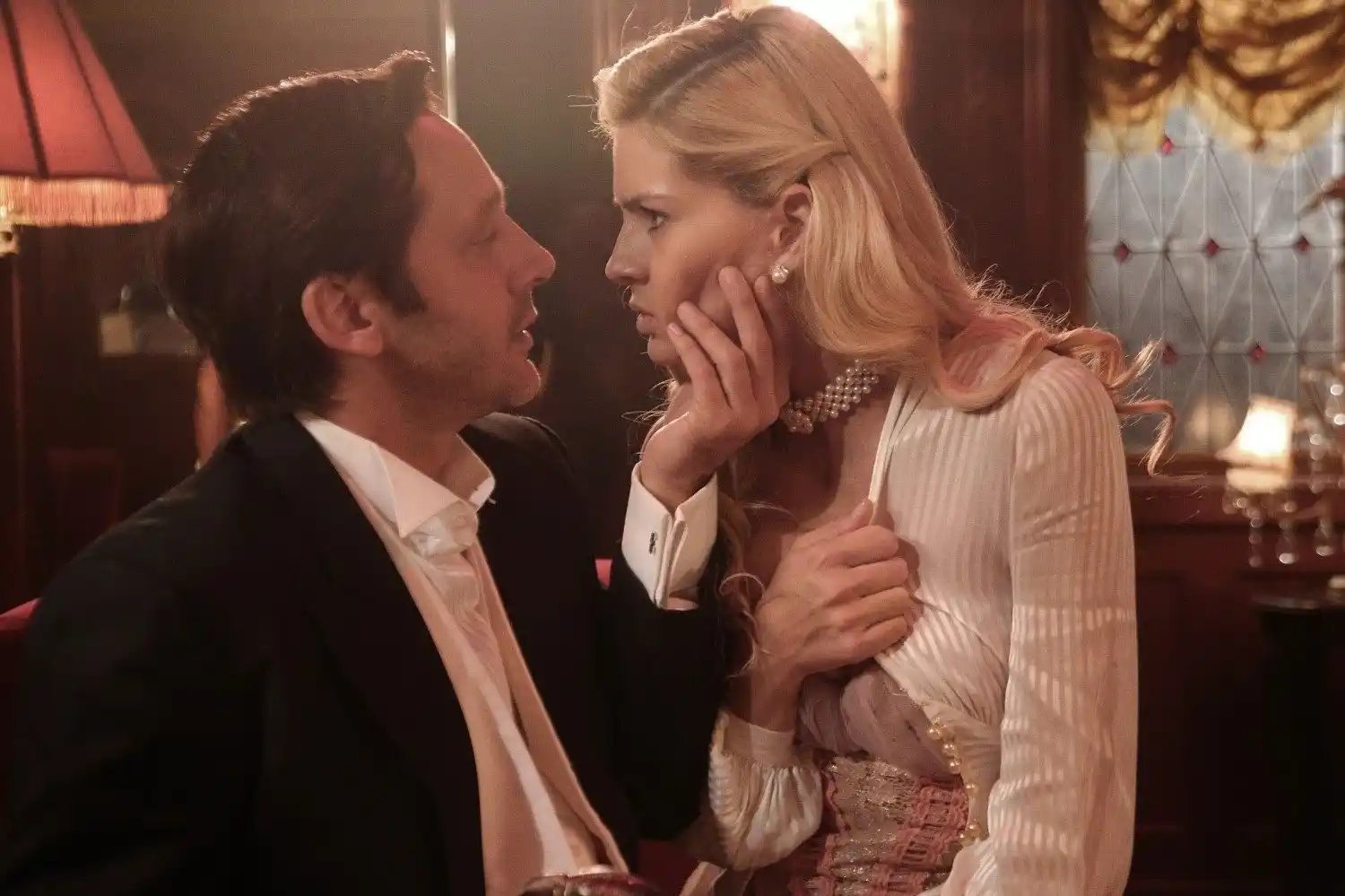 Por celos, Vicuña hizo modificar las escenas de la China en ATAV