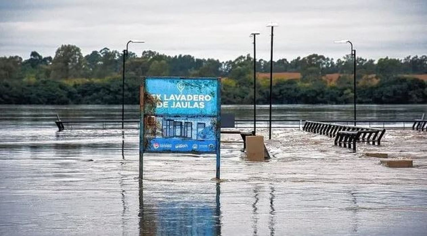 El río Uruguay sigue en ascenso y se suman más evacuados en Concordia