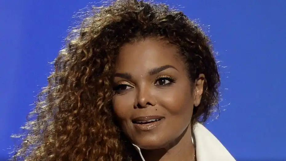 Janet Jackson fue mamá primeriza a sus 50 años
