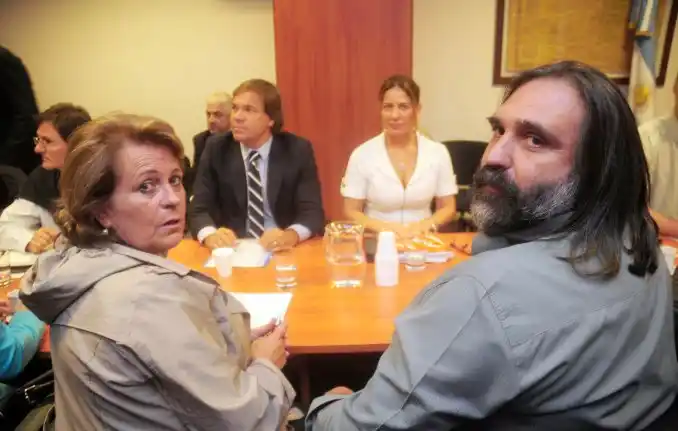 La Provincia recibe a los docentes tras la confirmación del paro