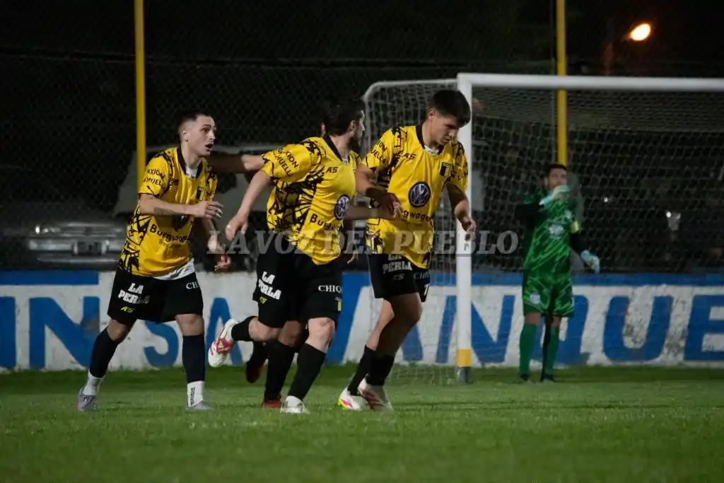 Axel Mink ya convirtió el cuarto gol de Olimpo, mediante un tiro penal