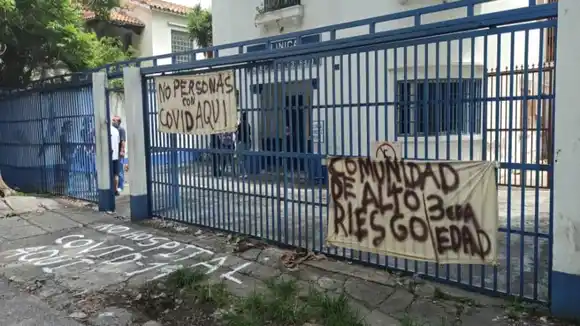 ¡Sin anestesia! Toman clínica en Las Acacias para pacientes con COVID-19