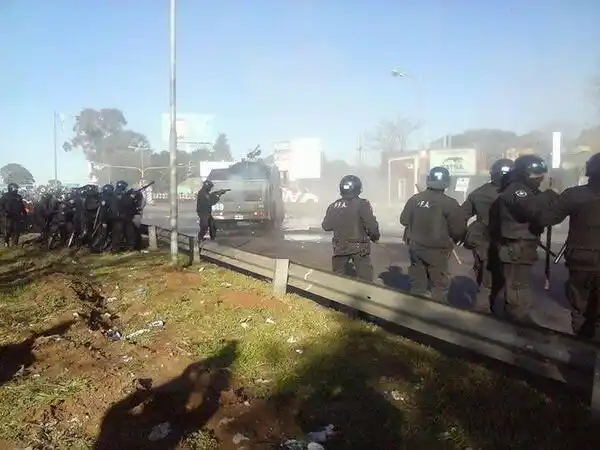 Corte e incidentes en General Paz por manifestación de trabajadores de Emfer