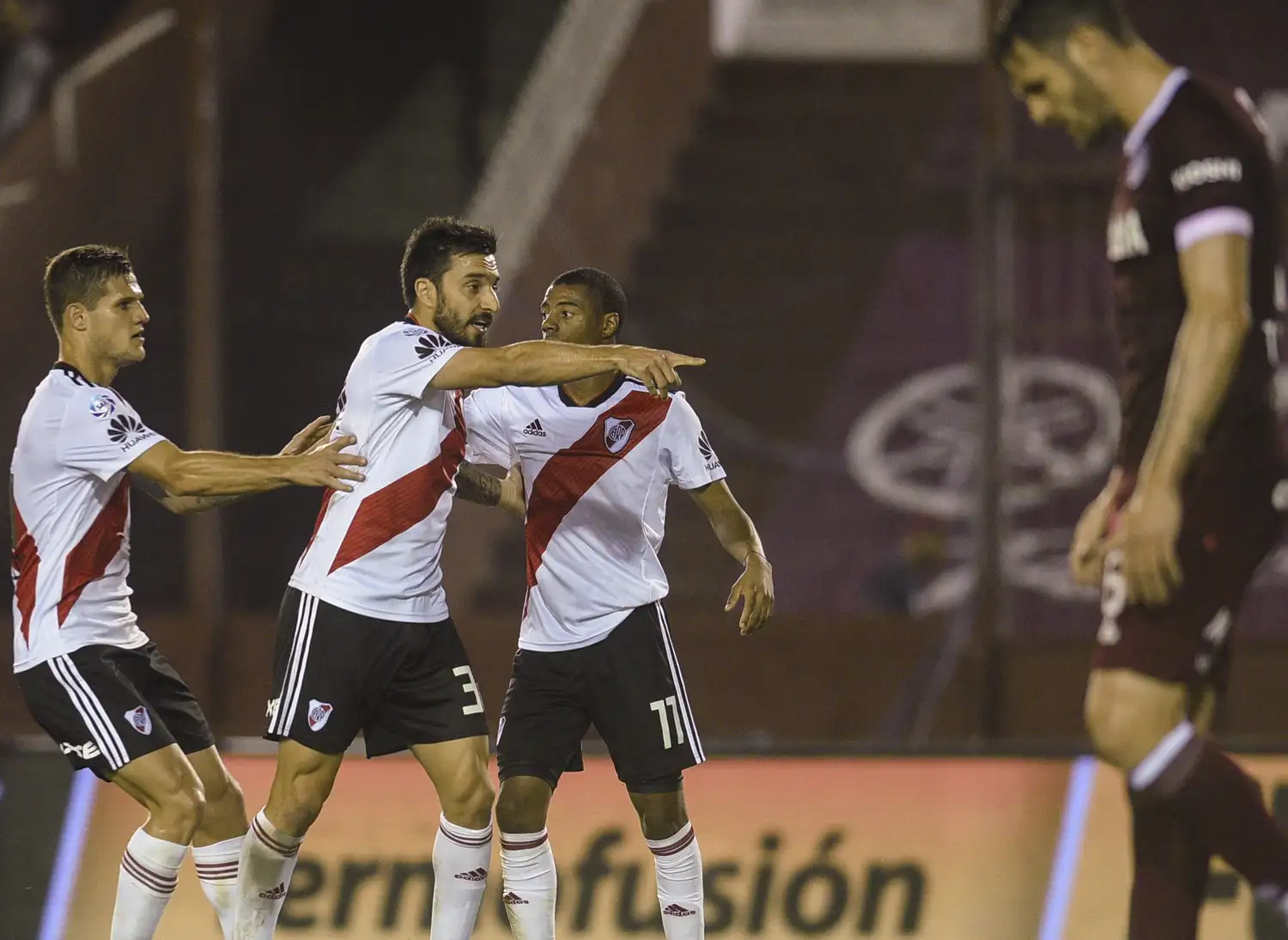 River se despertó y no tuvo piedad con Lanús