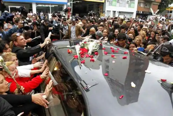 En una ceremonia íntima, despiden los restos del empresario Ricardo Fort