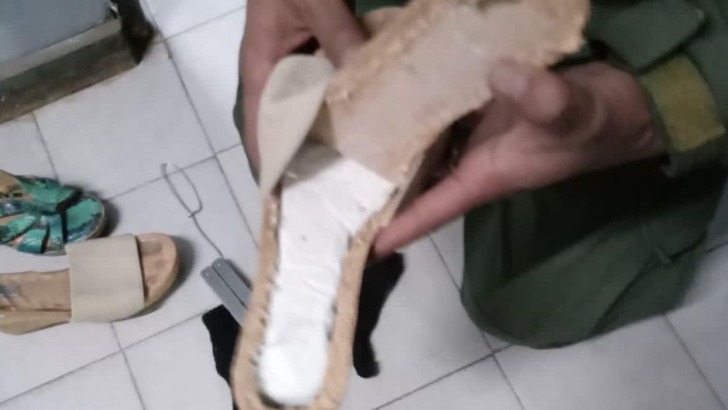 Viajaban con más de cinco kilos de cocaína en los zapatos y adherida al cuerpo