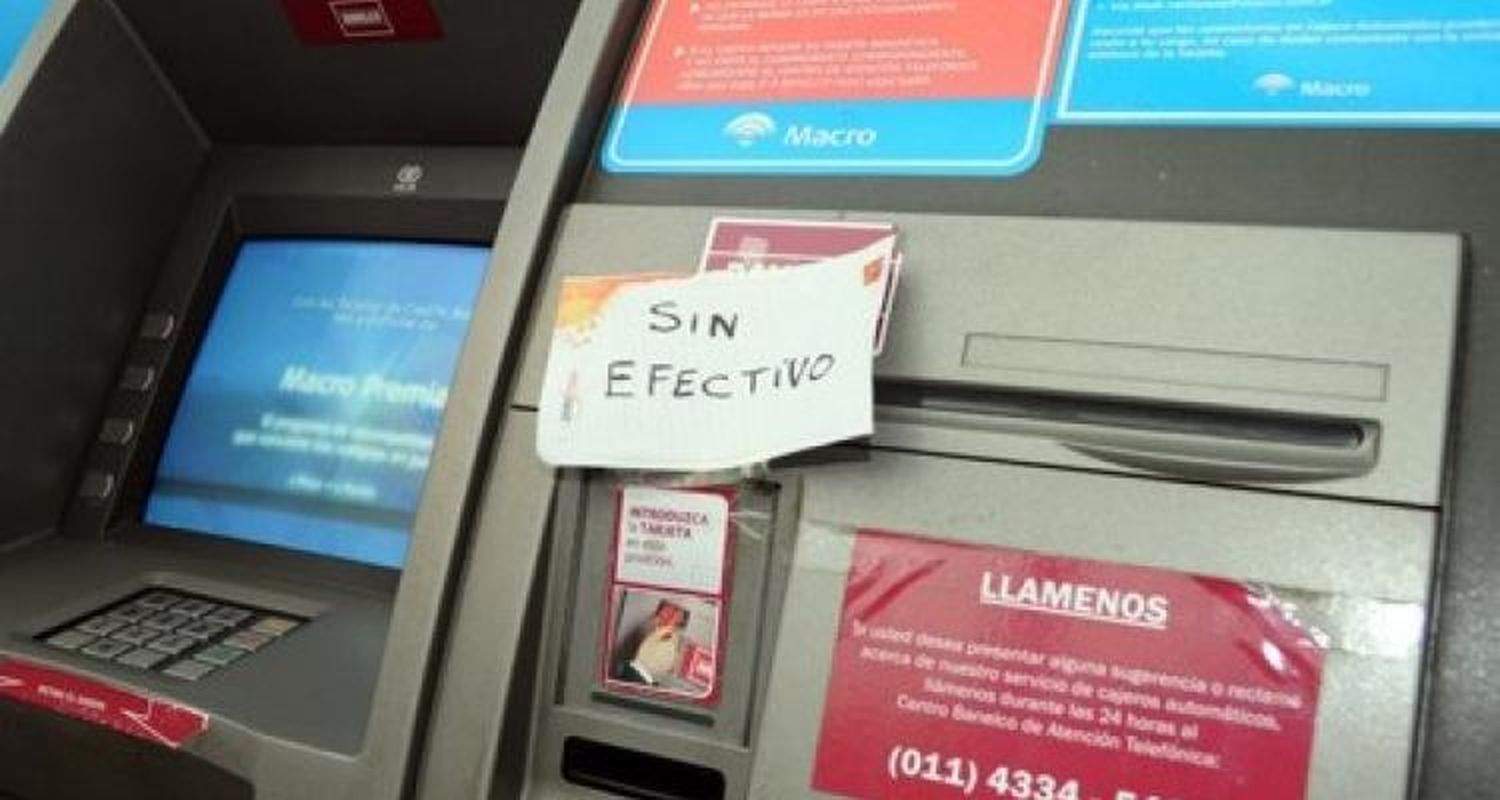 Falta de dinero en los cajeros automáticos de los bancos