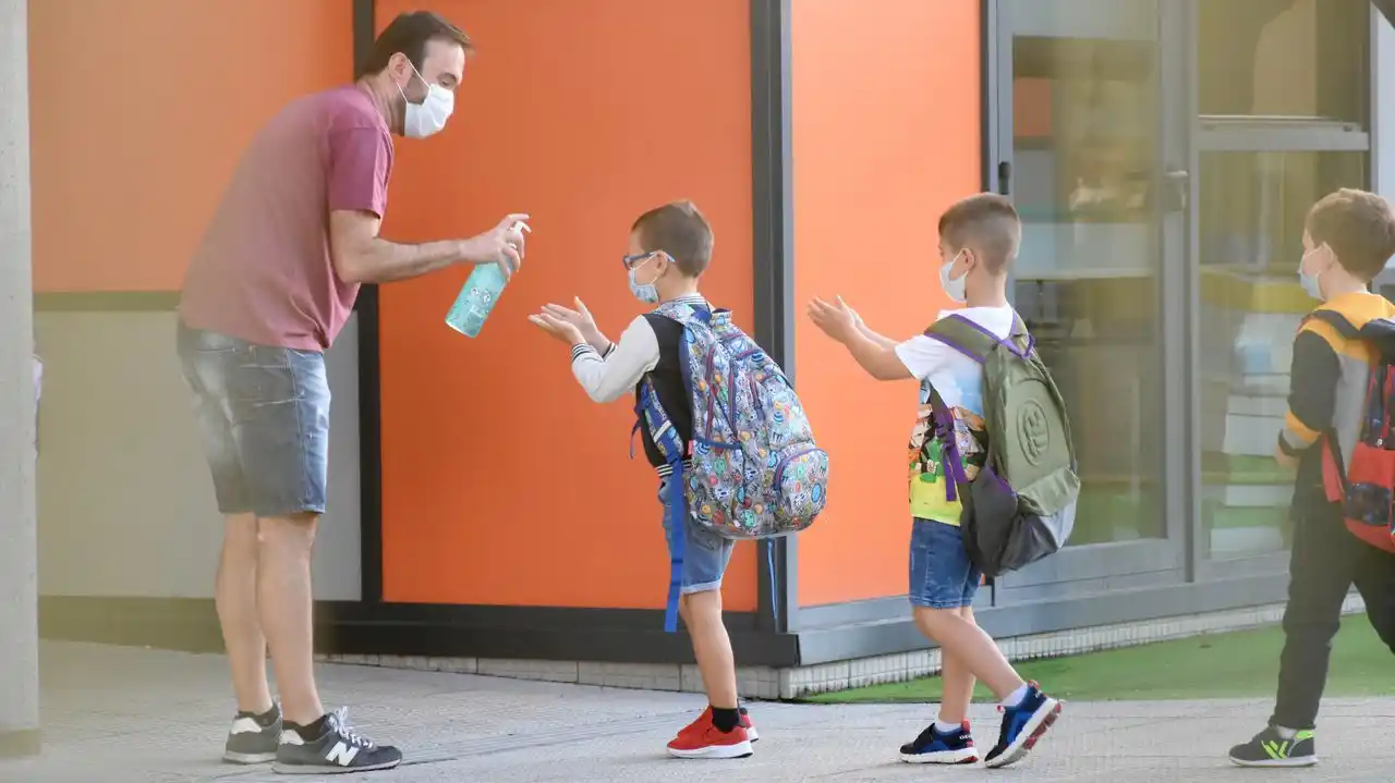 Covid: pediatras proponen estrictas medidas para reabrir las escuelas