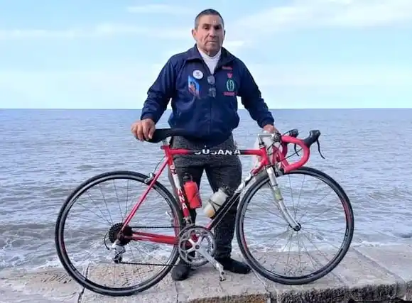 En su tercera travesía, el ciclista Omar Rojas llegará esta tarde a Chascomús