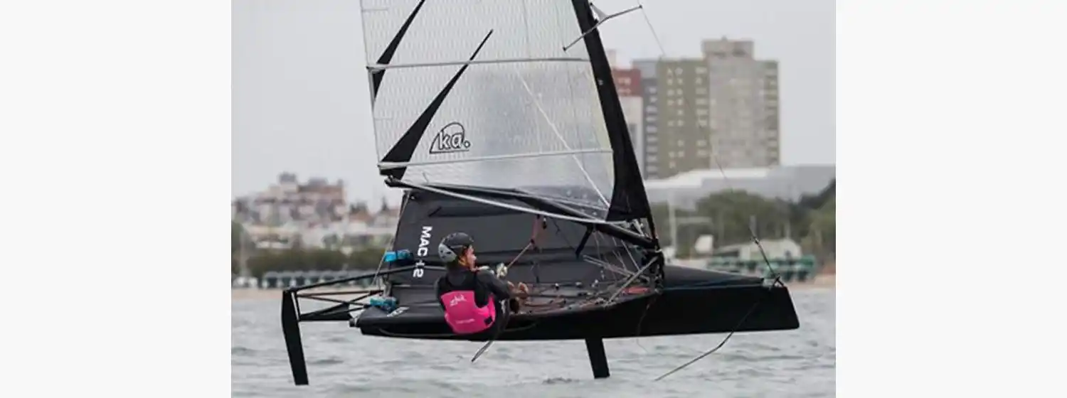 Massimo Contessi lidera en Moth