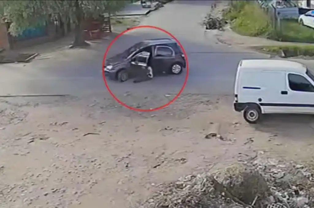 La mujer sufrió golpes y quemaduras por el roce con el asfalto. (Foto: Gentilezas)