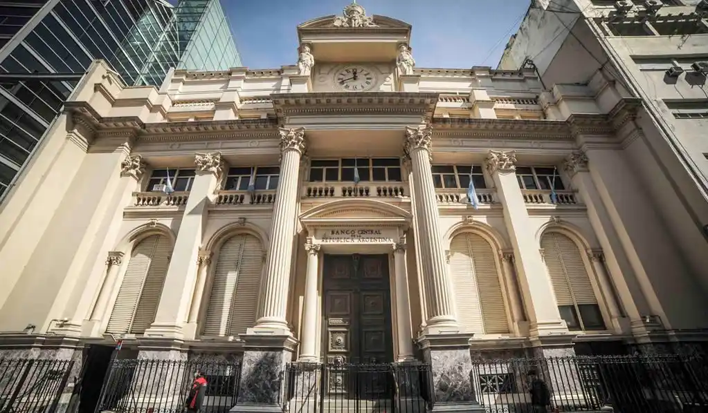 El sistema bancario argentino registra volúmenes “muy bajos”