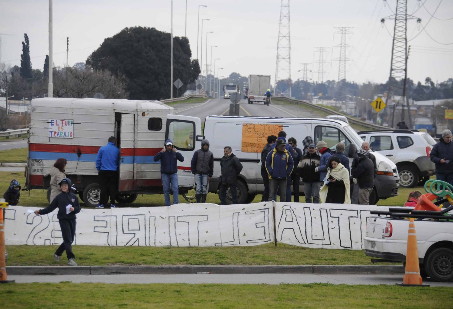 Autoconvocados por el turf se manifestaron en defensa de las fuentes laborales
