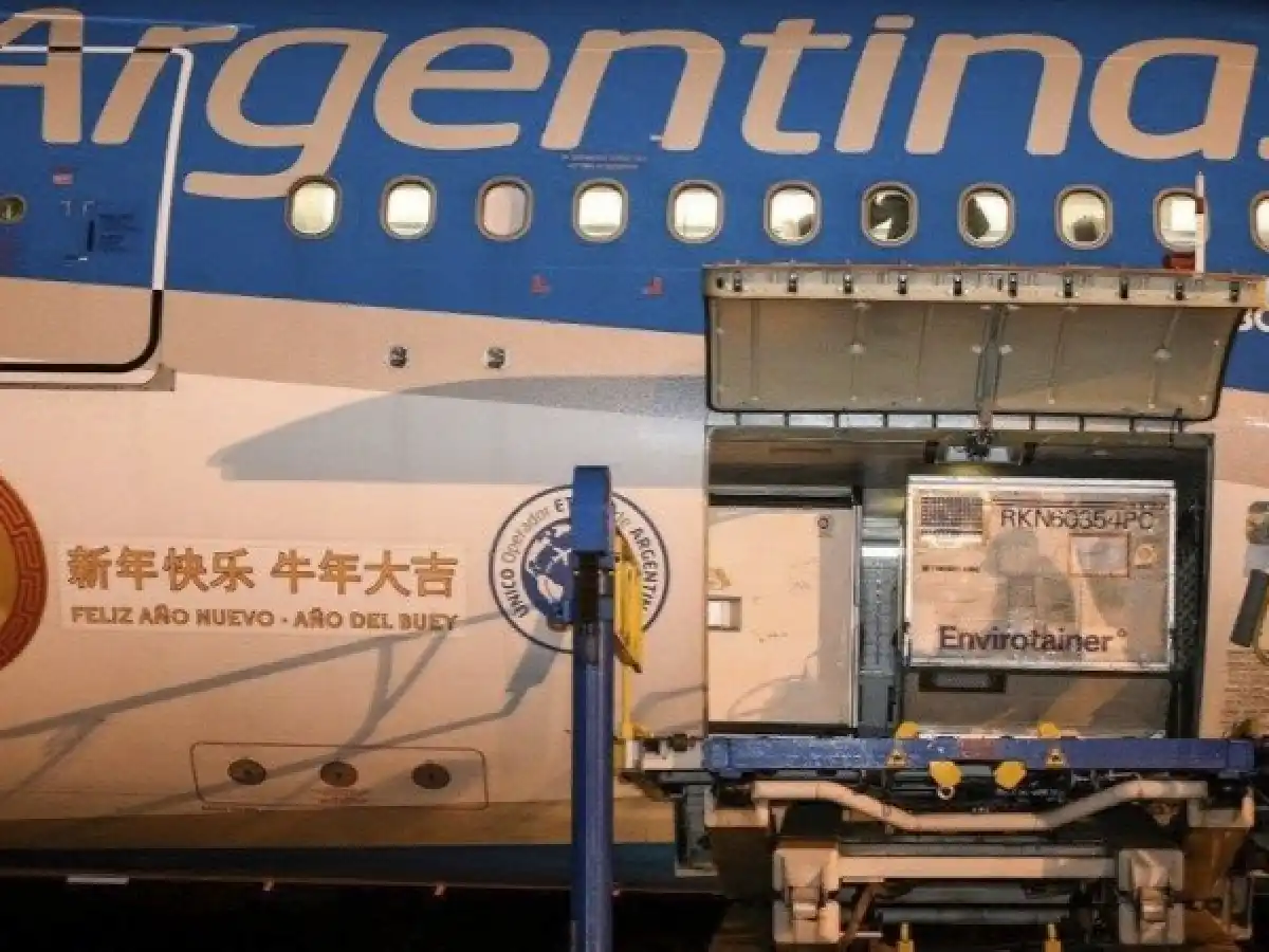 Partió a Beijing el vuelo que traerá más dosis de Sinopharm