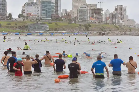 Doscientos aspirantes a guardavidas rindieron examen en la Playa Deportiva del EMDER