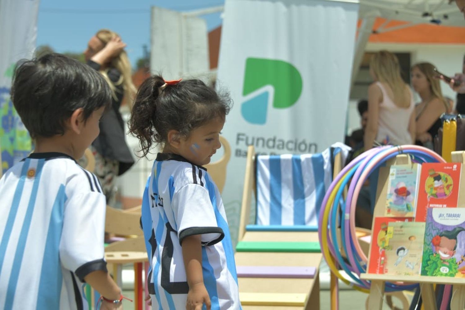 Descalzo y Di Tullio hicieron entrega de equipos deportivos en jardines: "La educación es lo más importante"