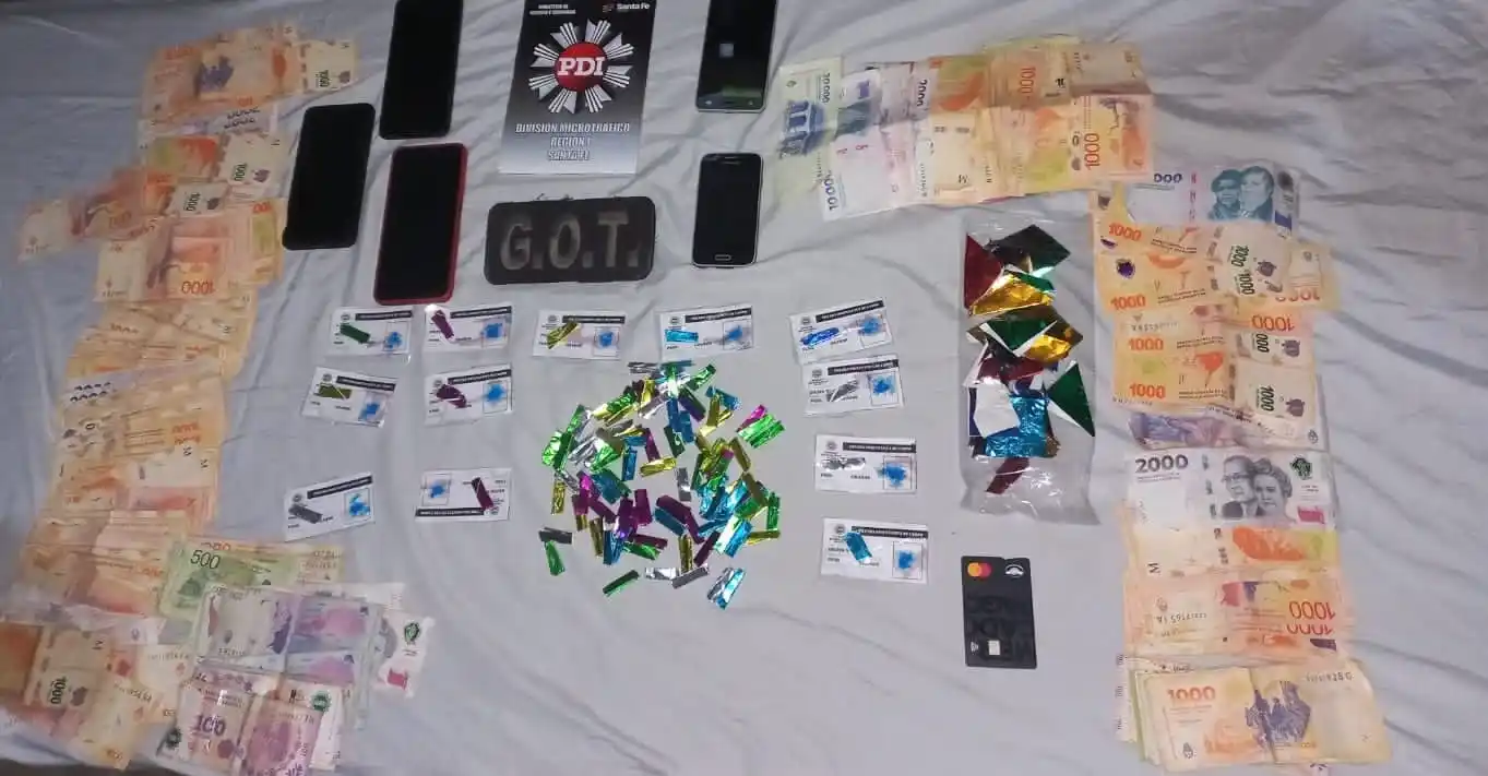 Múltiple operativo por microtráfico en Santa Fe y Santo Tomé: secuestraron drogas, dinero, 20 celulares y municiones