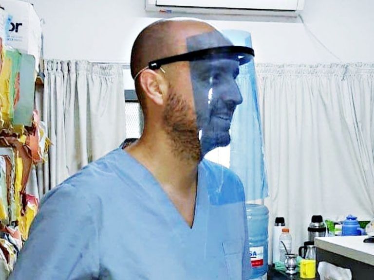 El gremio de Médicos de Santa Fe armó una red para imprimir máscaras 3D