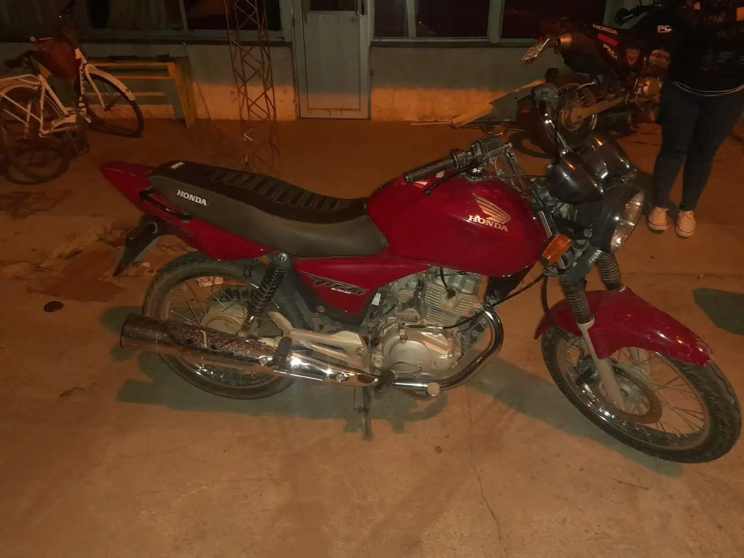 La motocicleta fue recuperada por los agentes policiales.