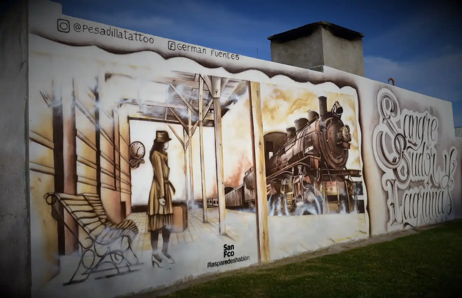 En la plazoleta de Echeverría y López y Planes se puede apreciar uno de los murales de este artista
