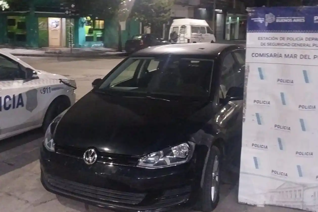 El auto fue visto en Libertad y Jara y allí comenzó una persecusión.