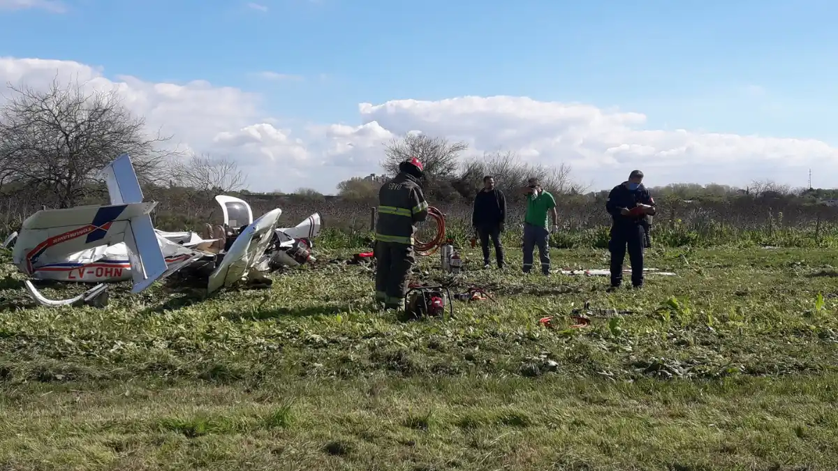 Cayó una avioneta en las inmediaciones de la Autopista Buenos Aires-La Plata: dos  muertos