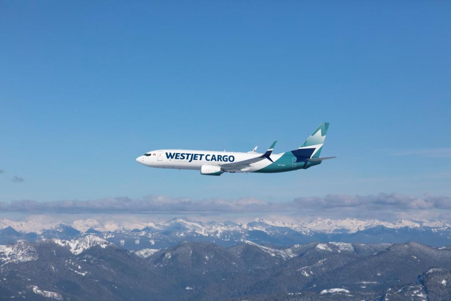 WestJet lanza su división de carga dedicada y elige al Boeing 737-800BCF