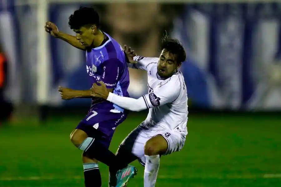 Durísima derrota: de vuelta a casa con una goleada y una expulsión que complica