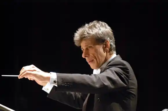 Escándalo en el Teatro Colón: echaron al director musical, acusado de abuso de menores en Londres