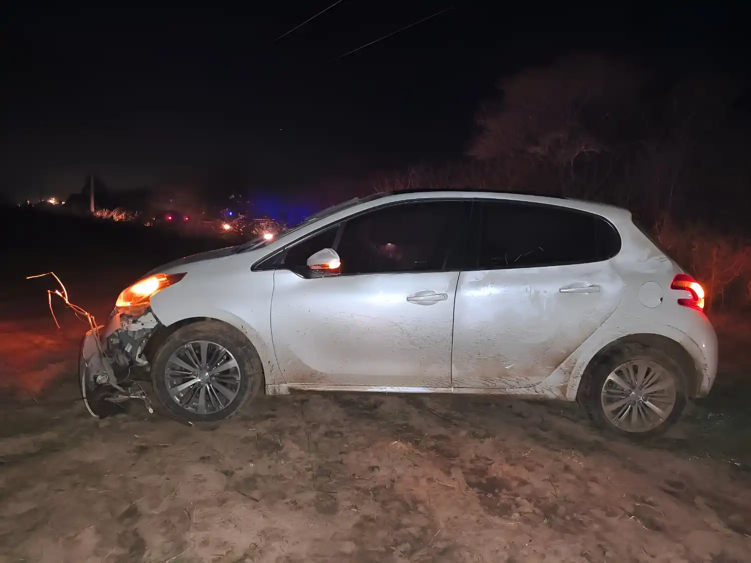 El auto robado fue abandonado en la zona próxima a La Tosquera.