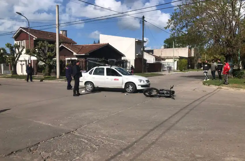 Un motociclista de 15 años fue internado por un corte en la cabeza