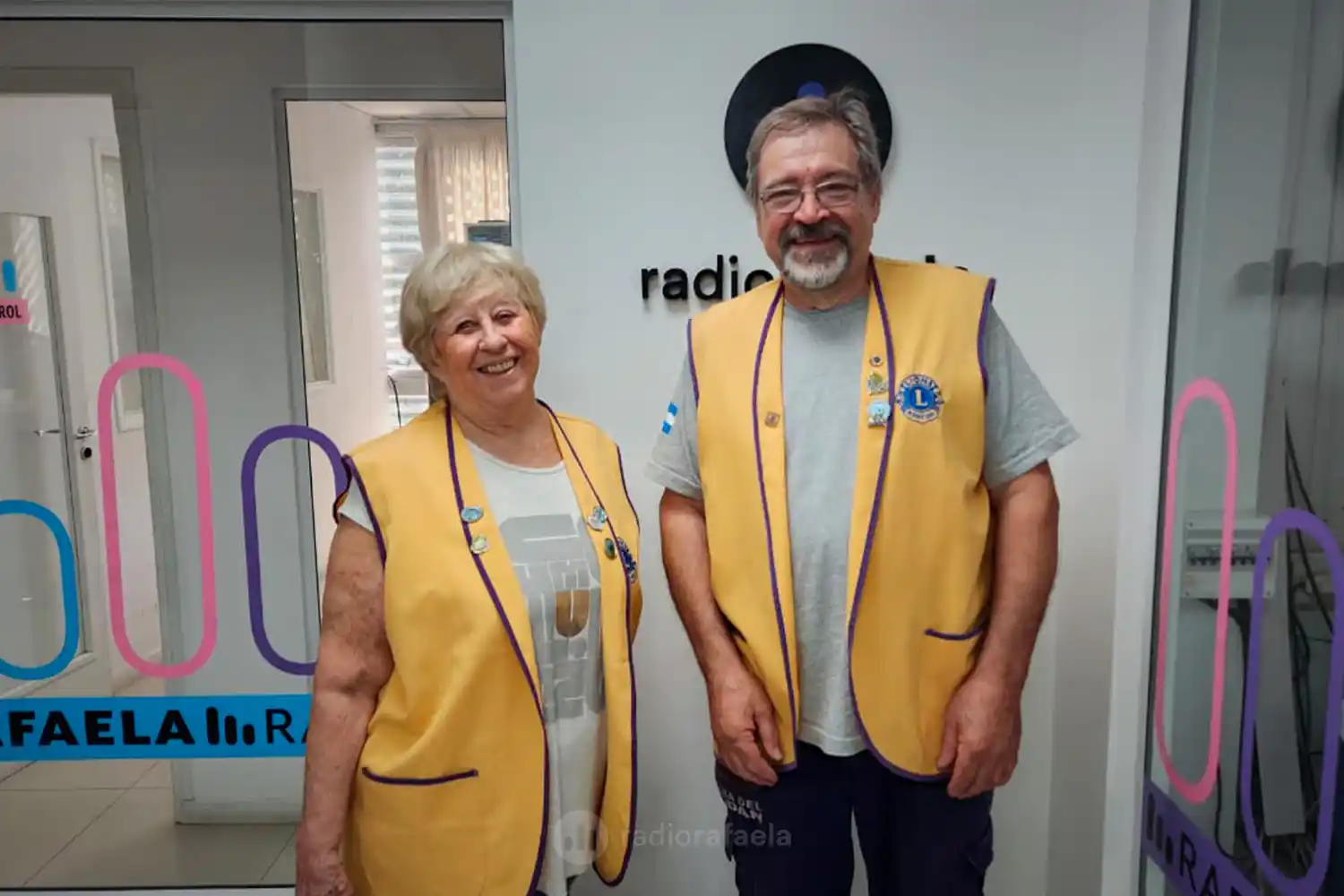 Víctor Arnodo, presidente; Marta Bocco, integranate | El Club de Leones realiza venta para avanzar con obras del Centro de Día para Adultos Mayores