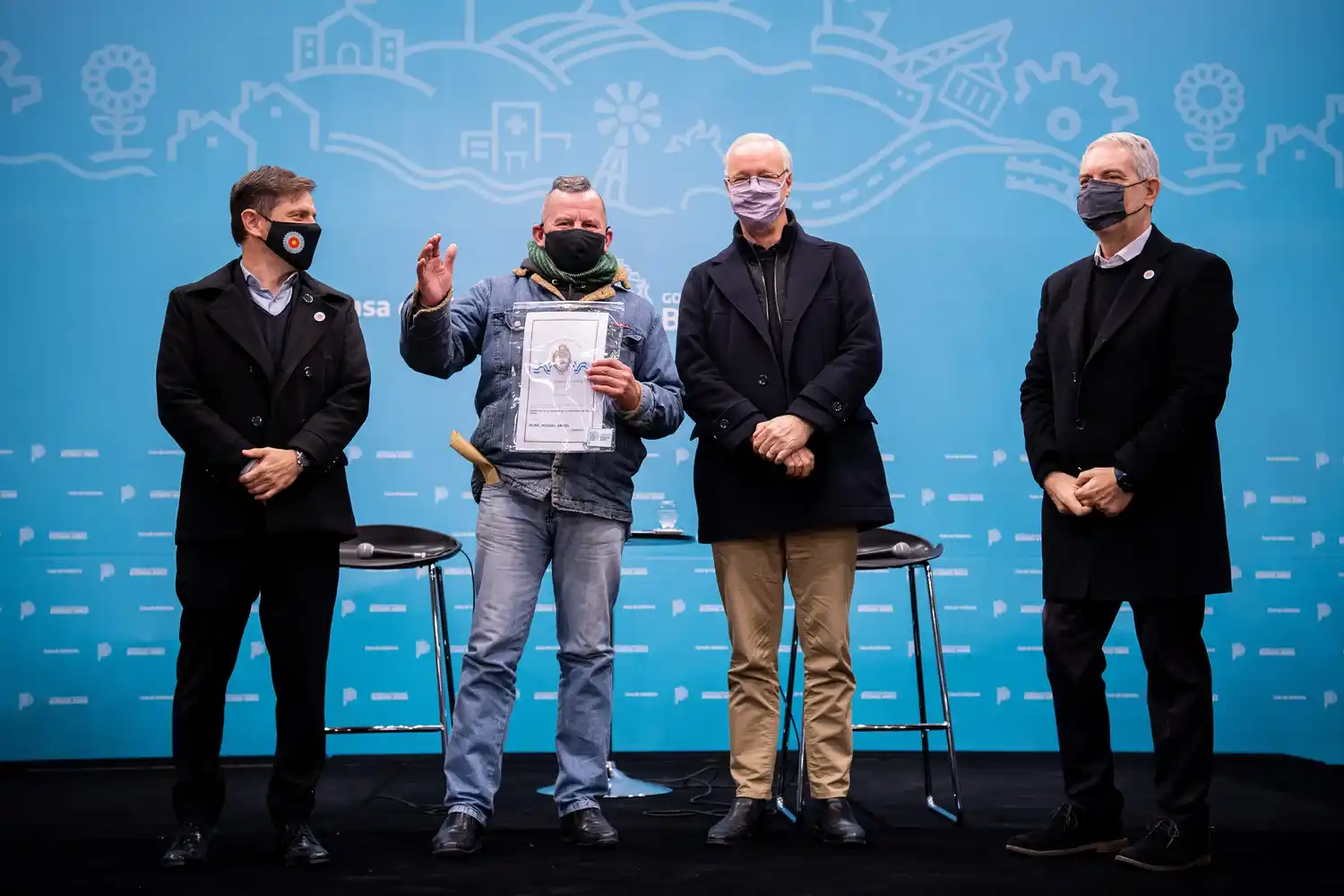 La Gobernación entregó 160 escrituras a familias de La Plata