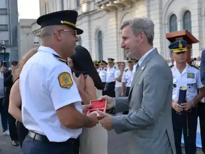 Distinción de honor al Sargento 1° Matías Ariel Schimpf en el 191º aniversario de la Policía de Entre Ríos