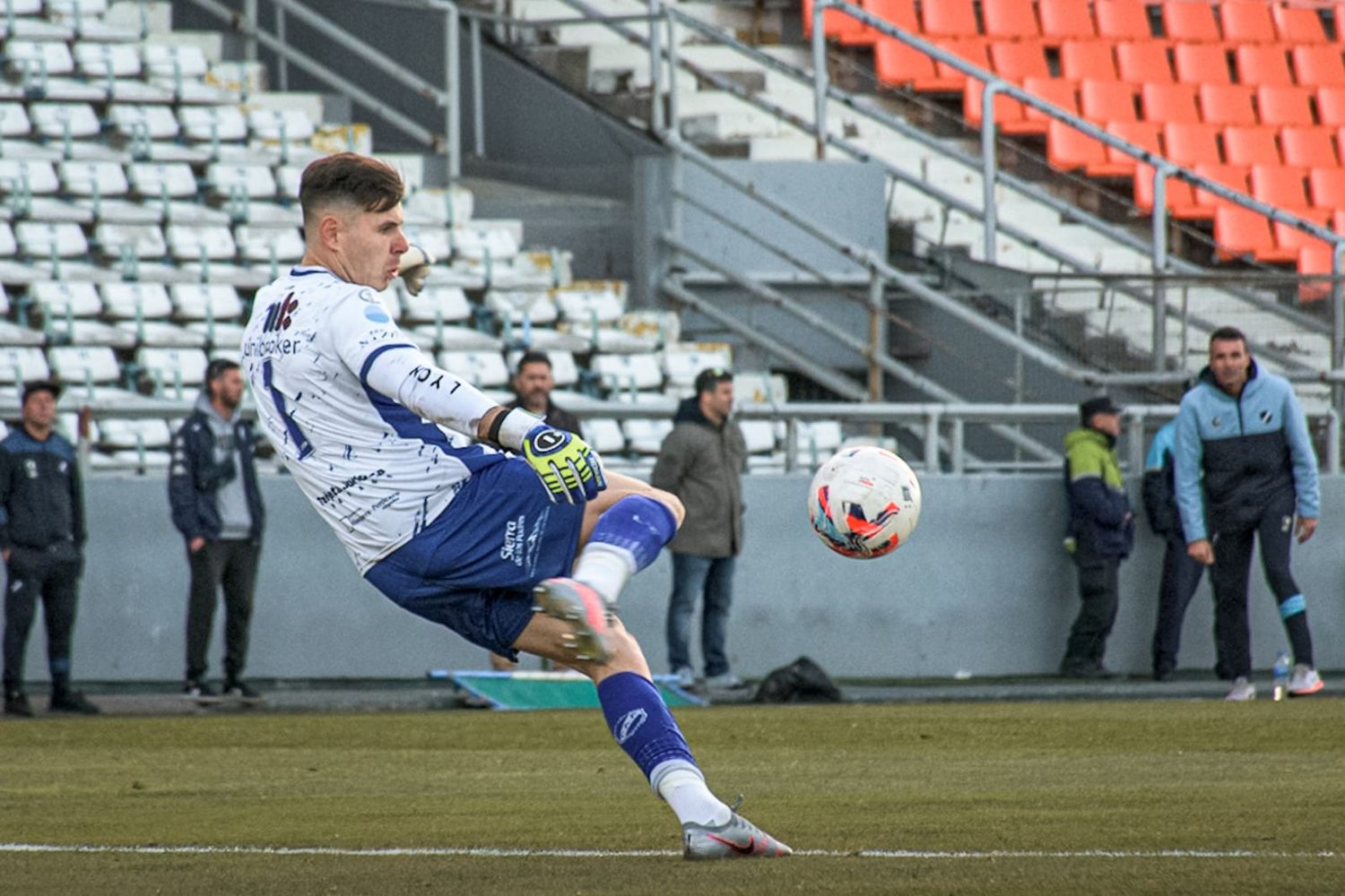 Alvarado tendrá modificaciones para enfrentar a Riestra