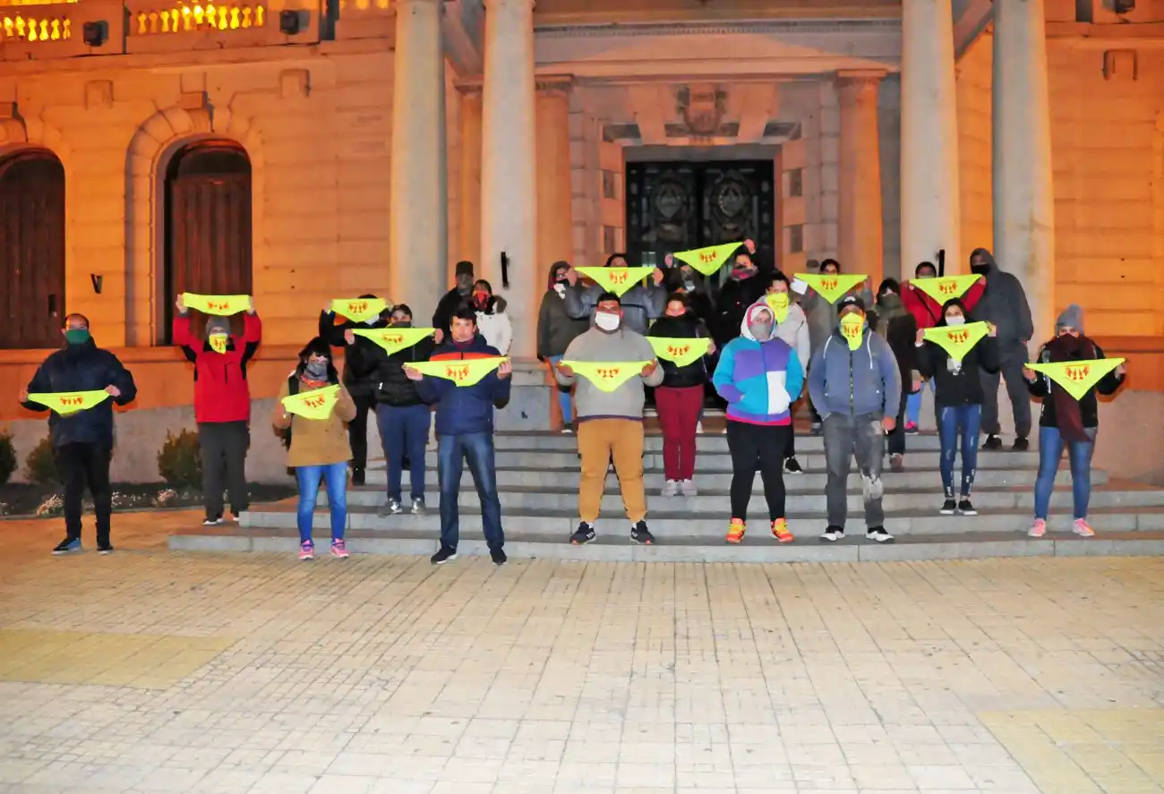 Padres y madres se manifestaron en el Municipio para pedir que les devuelvan a sus hijos