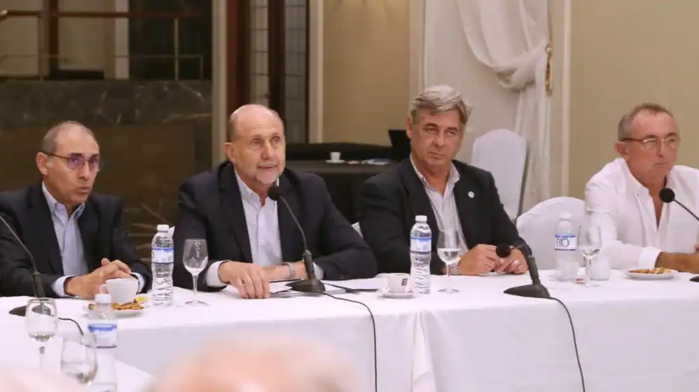 Perotti se reunió en Rosario con autoridades y representantes del sector agropecuario